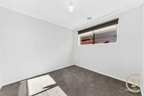 Property photo of 47 Wright Circuit Fraser Rise VIC 3336