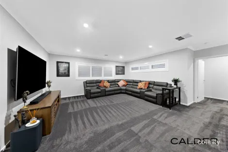 Property photo of 14 Art Deco Drive Deanside VIC 3336