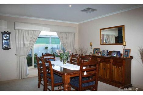 Property photo of 17 Spring Circuit Pakenham VIC 3810
