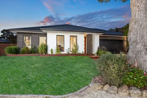 11 Lavery Ave, Mount Clear, VIC 3350