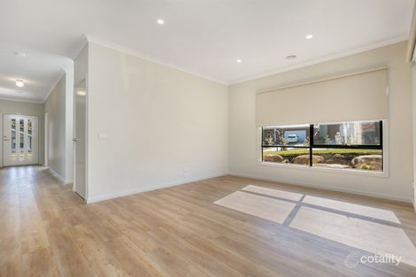 Property photo of 1 Tributary Way Woodend VIC 3442