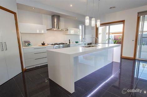 Property photo of 10 Riverside Boulevard Killara VIC 3691