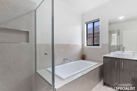 Property photo of 114 Farm Road Werribee VIC 3030