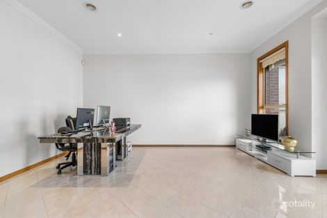 Property photo of 35 Sovereign Way Hillside VIC 3037
