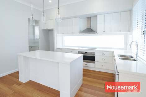 7 Seven Oaks St, Taringa, QLD 4068