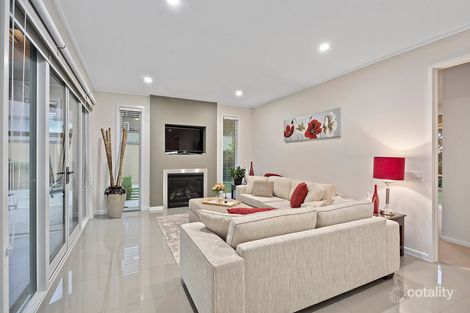 Property photo of 7 Waterside Drive Waterways VIC 3195