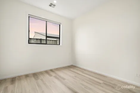 Property photo of 33 Burrawang Loop Mickleham VIC 3064