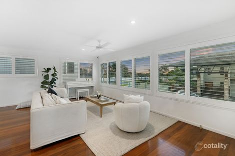 Property photo of 34 Killowill Avenue Paradise Point QLD 4216