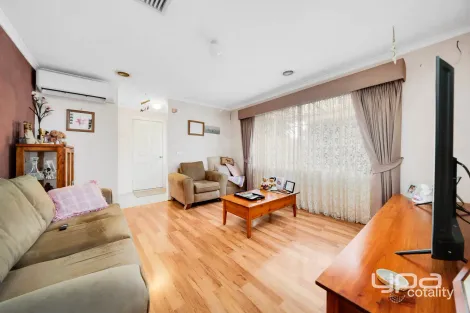 Property photo of 3 Tunley Place Roxburgh Park VIC 3064