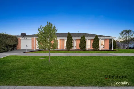 Property photo of 6 Jaye Place Cranbourne West VIC 3977