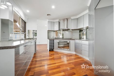 Property photo of 8 Kenmore Close Hoppers Crossing VIC 3029
