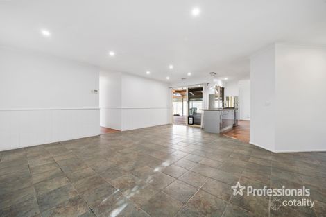 Property photo of 8 Kenmore Close Hoppers Crossing VIC 3029