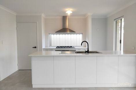 Property photo of 50 Grandite Fairway Australind WA 6233