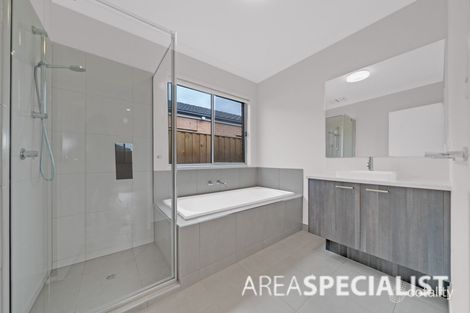 Property photo of 3 Ruthven Way Mambourin VIC 3024