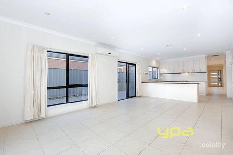 Property photo of 10 Gill Place Caroline Springs VIC 3023