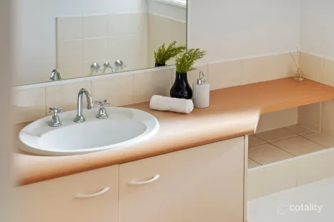 Property photo of 4 Chapman Place Oxley QLD 4075