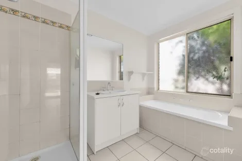 Property photo of 9 Fairhaven Boulevard Cranbourne West VIC 3977