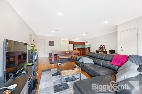Property photo of 21 Cavalry Circuit Maribyrnong VIC 3032