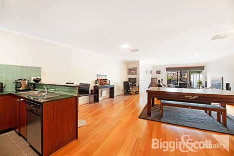 Property photo of 21 Cavalry Circuit Maribyrnong VIC 3032