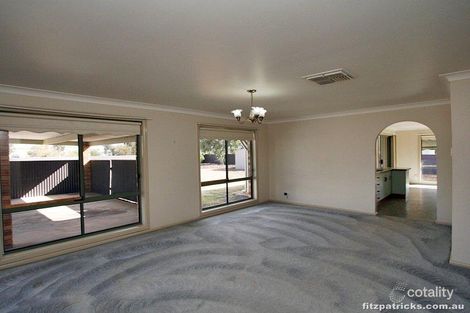 Property photo of 25 Eldershaw Drive Forest Hill NSW 2651