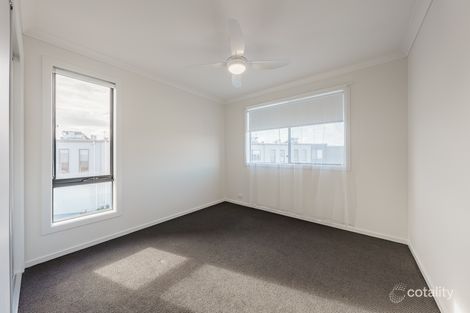 Property photo of 5 Hebrides Close Cranbourne West VIC 3977