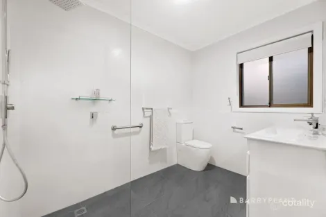 Property photo of 5 Daphne Close Mill Park VIC 3082