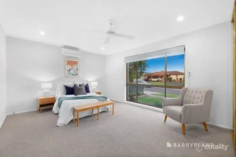 Property photo of 5 Daphne Close Mill Park VIC 3082