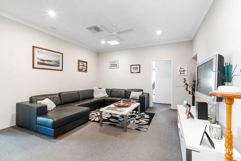 Property photo of 9 Luffe Court Swan View WA 6056