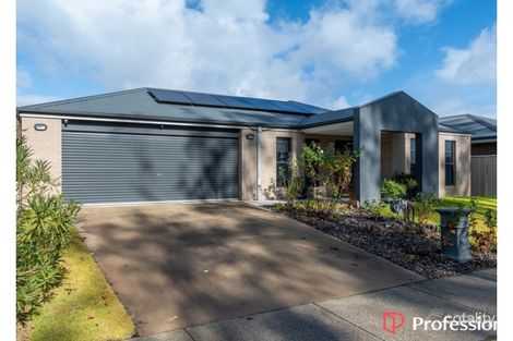 Property photo of 33 Axford Boulevard Wodonga VIC 3690