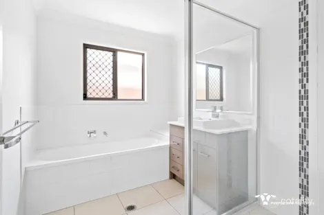 Property photo of 4 Edmund Close Springfield Lakes QLD 4300