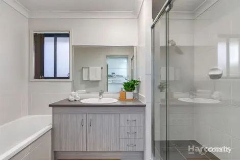 Property photo of 66 Macquarie Circuit Fitzgibbon QLD 4018