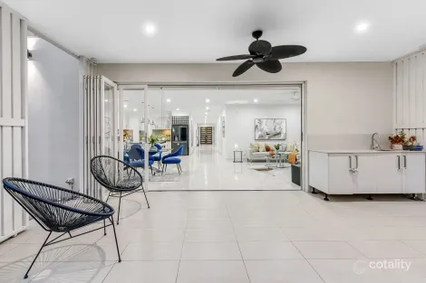 Property photo of 25 Waterside Drive Waterways VIC 3195