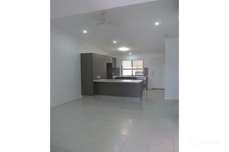 3/8 Hillcrest St, Emerald, QLD 4720