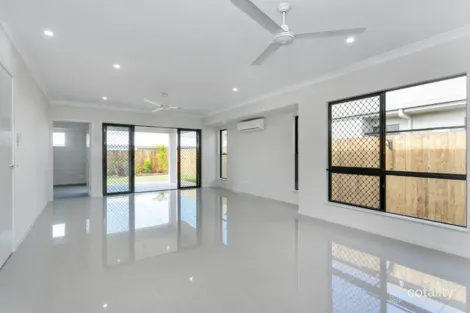 Property photo of 1 Arrowsmith Close Smithfield QLD 4878