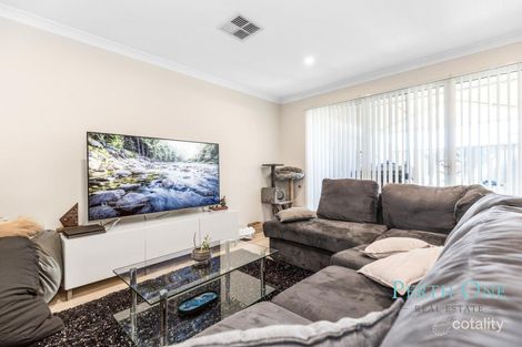 Property photo of 5 Aquamarine Parade Treeby WA 6164