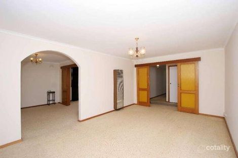Property photo of 10 Boyle Crescent Mill Park VIC 3082