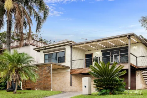 364 Northcliffe Dr, Lake Heights, NSW 2502