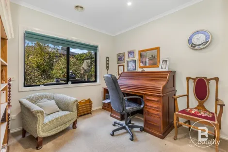 Property photo of 11 Kiandra Way Kennington VIC 3550