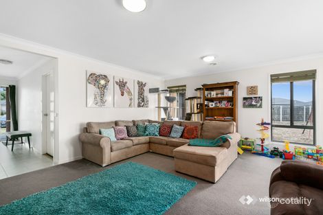Property photo of 11 Graduation Place Churchill VIC 3842