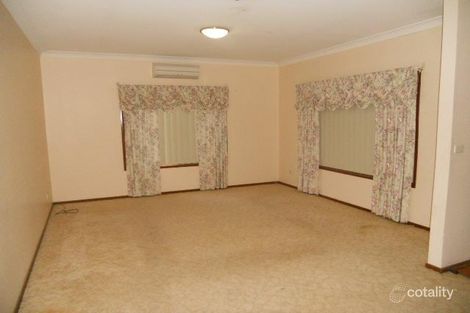 Property photo of 10 Bowditch Crescent Parkes NSW 2870
