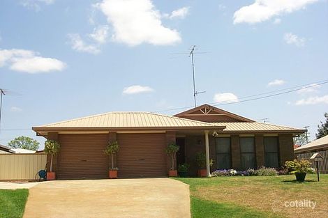 19 Broadfoot St, Kearneys Spring, QLD 4350