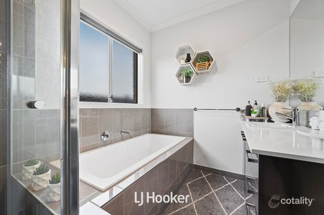 Property photo of 4 Cornhill Road Clyde North VIC 3978