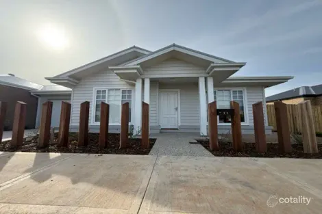 11 Xenia St, Manor Lakes, VIC 3024