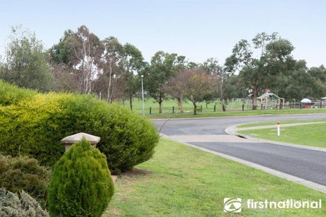 Property photo of 14 Kingsmere Drive Berwick VIC 3806