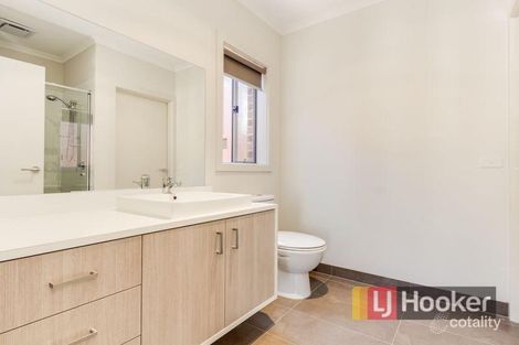 Property photo of 4 Heather Grove Cranbourne East VIC 3977