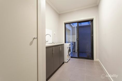 Property photo of 15 Flowering Gum Lane Sandhurst VIC 3977