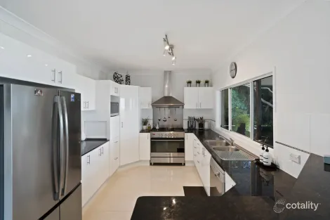 Property photo of 7 Konowna Close Mooroobool QLD 4870