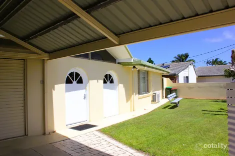 77 Nicklin Way, Warana, QLD 4575