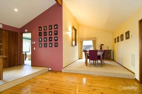 Property photo of 11 Glencairn Court Eltham North VIC 3095