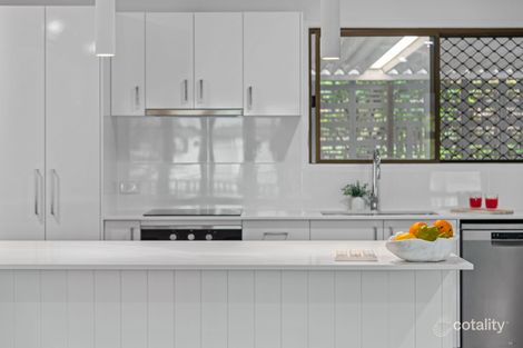 95 Wilgarning St, Stafford Heights, QLD 4053